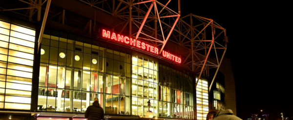 Old Trafford nocą