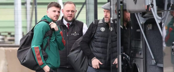 Mason Mount i Erik ten Hag przed wyjazdem na mecz z Chelsea