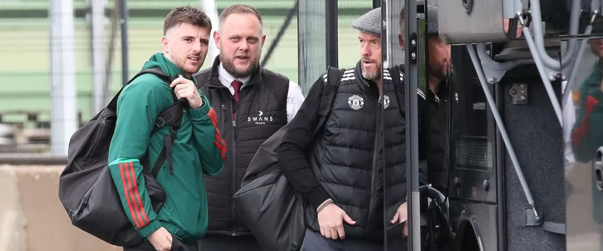 Mason Mount i Erik ten Hag przed wyjazdem na mecz z Chelsea